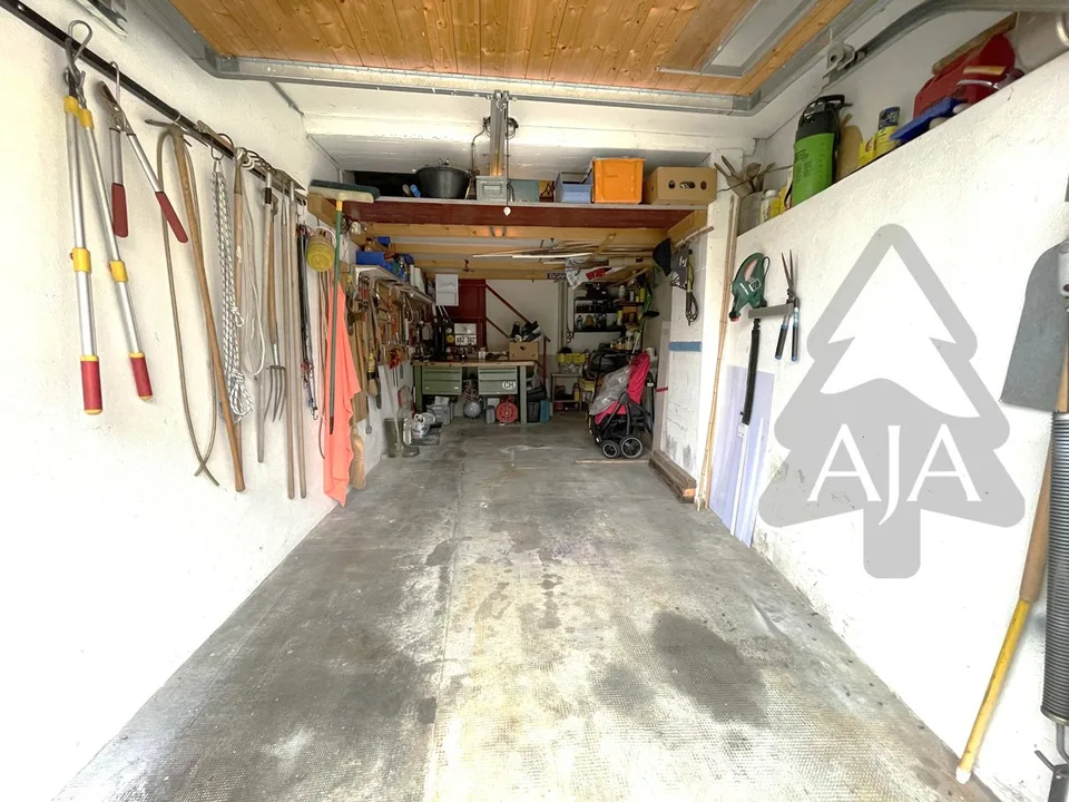 St-Aubin-Sauges, spacious 4.5-room apartment (121 m2) with private garden (53 m2), garage