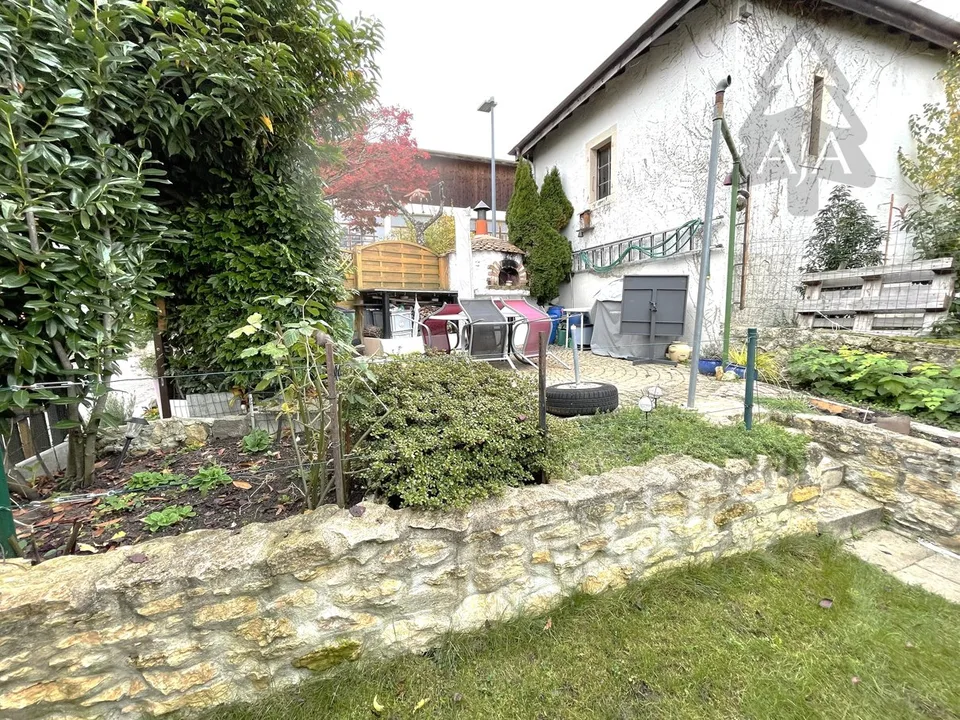 St-Aubin-Sauges, spacious 4.5-room apartment (121 m2) with private garden (53 m2), garage
