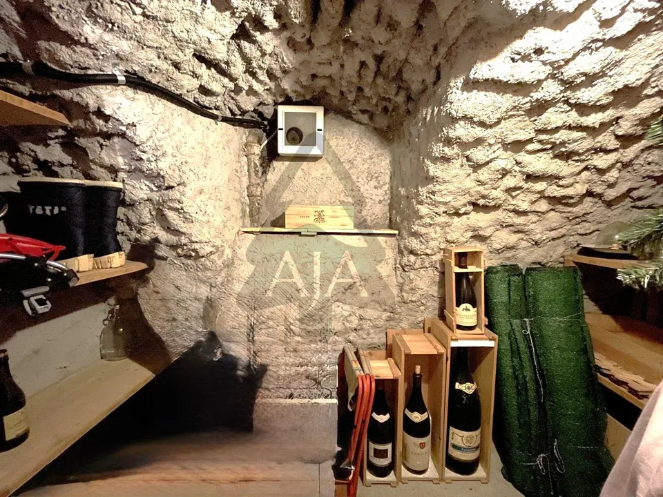 St-Aubin-Sauges, spacious 4.5-room apartment (121 m2) with private garden (53 m2), garage