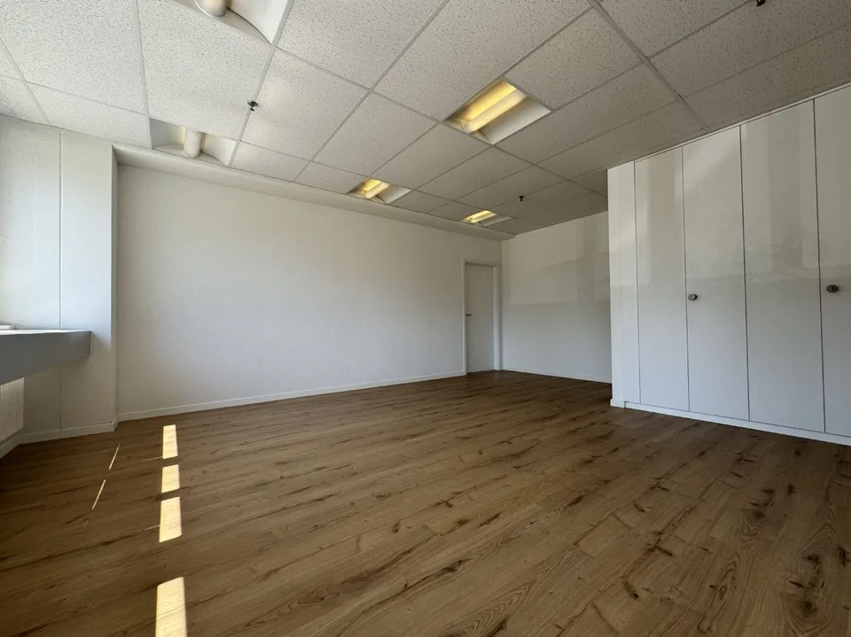 Office/Industrial or Practice Studio Location for Rent at Optimal Location!