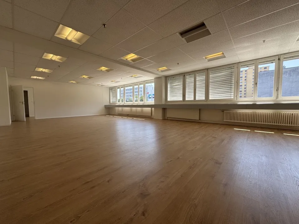 Office/Industrial or Practice Studio Location for Rent at Optimal Location!