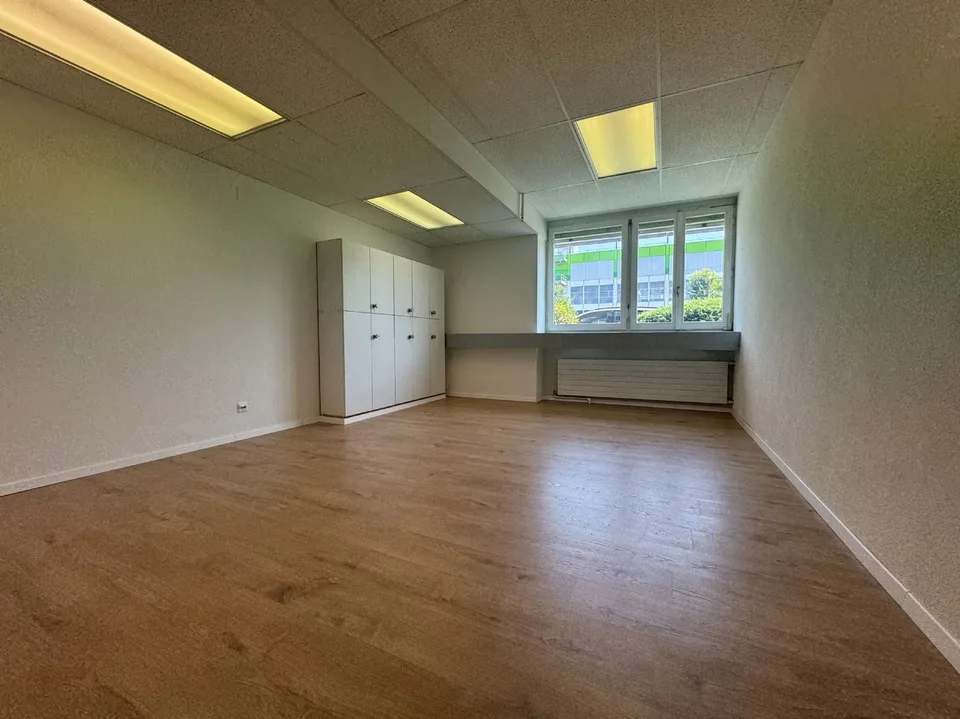 Office/Industrial or Practice Studio Location for Rent at Optimal Location!