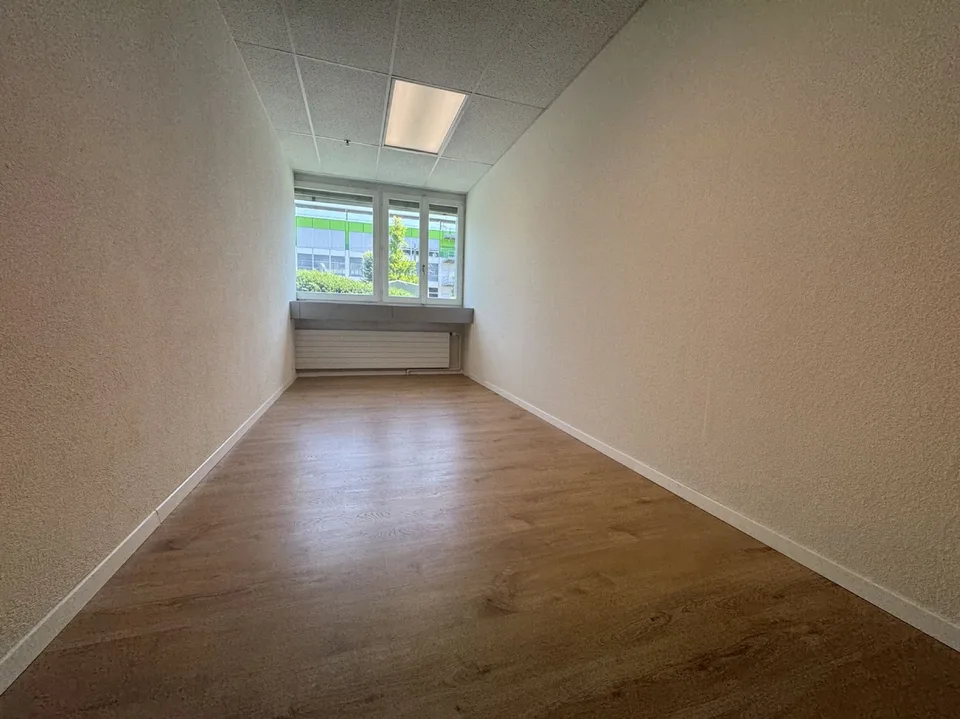 Office/Industrial or Practice Studio Location for Rent at Optimal Location!
