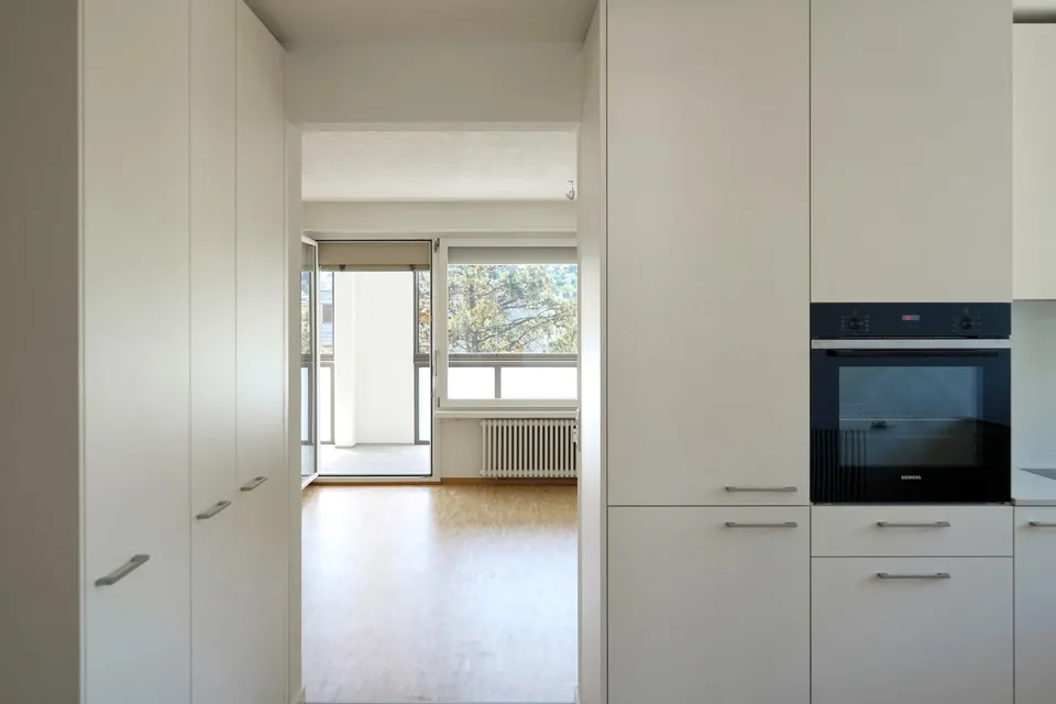 Sanierte 4.5 Z.-Wohnung mit grossem Wintergarten-Balkon und Aussicht