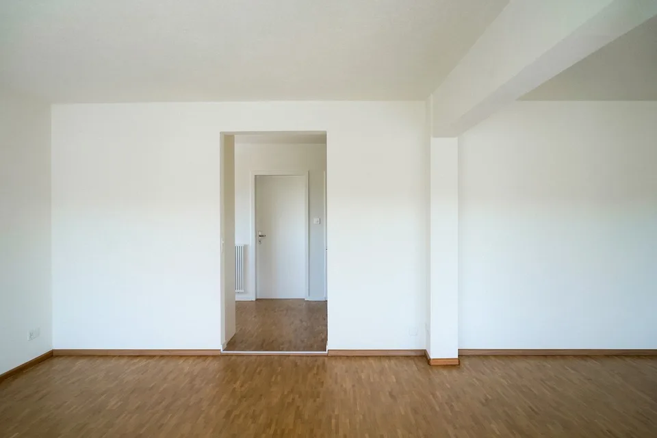 Sanierte 4.5 Z.-Wohnung mit grossem Wintergarten-Balkon und Aussicht