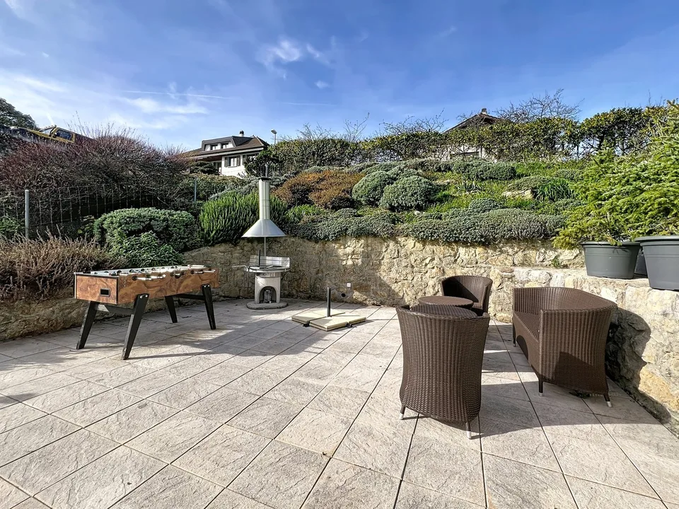 Villa avec vue dégagée, volumes généreux et cadre calme – Vaumarcus