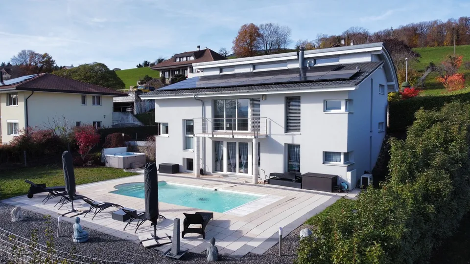 Villa avec vue dégagée, volumes généreux et cadre calme – Vaumarcus