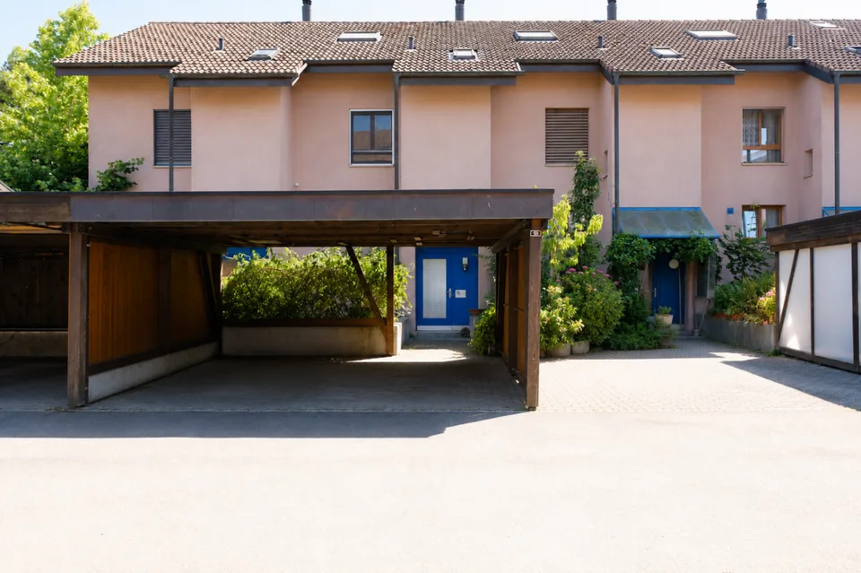 LARGE REAL ESTATE - Charming 5.5-room row house in Innerberg (Wohlen near Bern)
