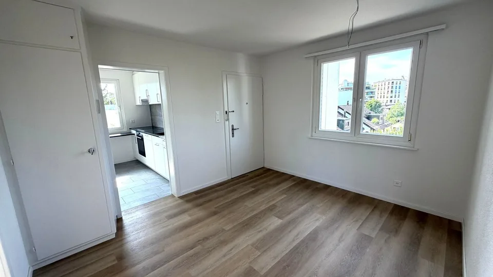 Freshly renovated 4.5-room attic apartment in central location in Wetzikon