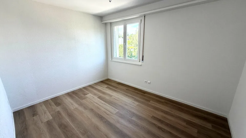Freshly renovated 4.5-room attic apartment in central location in Wetzikon
