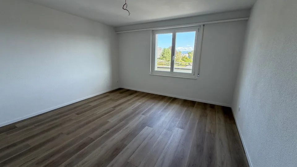 Freshly renovated 4.5-room attic apartment in central location in Wetzikon