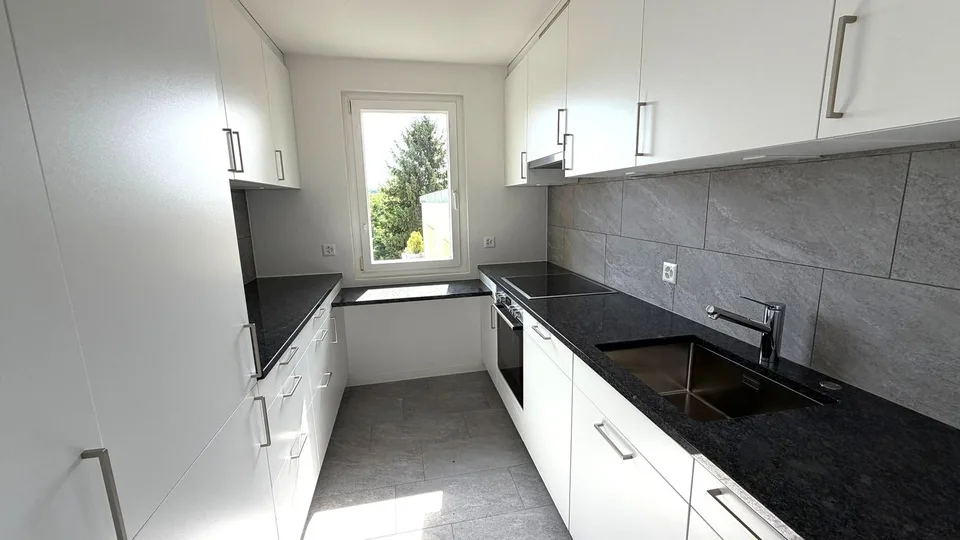 Freshly renovated 4.5-room attic apartment in central location in Wetzikon