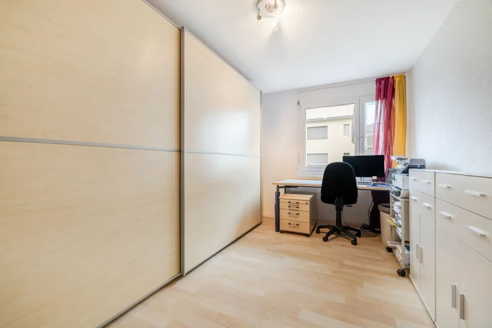 SEENAH WOHNEN: GROSSZÜGIGE 4.5-ZIMMER-WOHNUNG MIT GEDECKTER TERRASSE