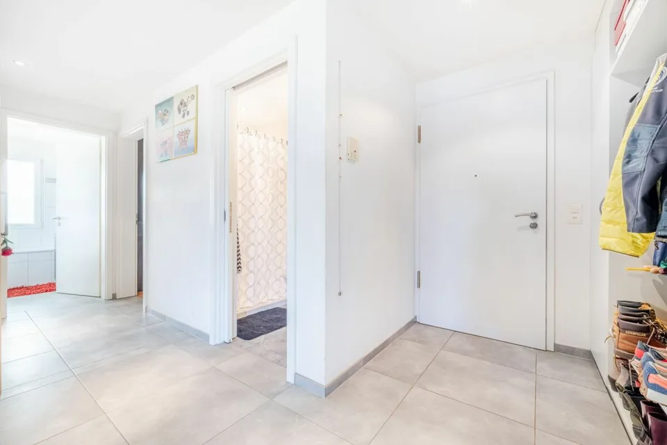 SEENAH WOHNEN: GROSSZÜGIGE 4.5-ZIMMER-WOHNUNG MIT GEDECKTER TERRASSE