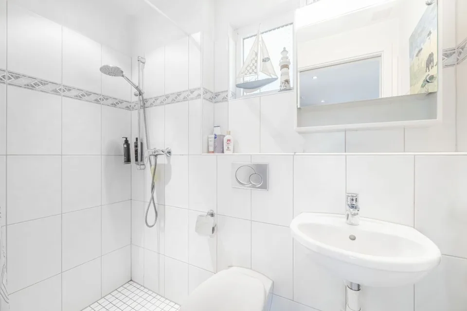 SEENAH WOHNEN: GROSSZÜGIGE 4.5-ZIMMER-WOHNUNG MIT GEDECKTER TERRASSE
