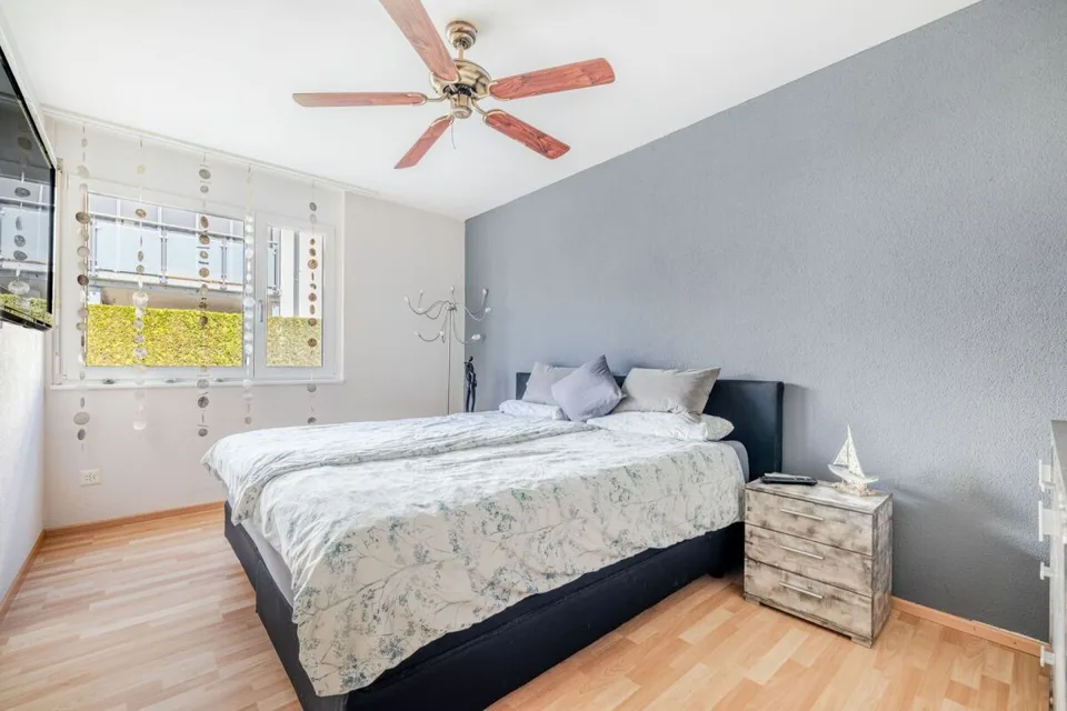 SEENAH WOHNEN: GROSSZÜGIGE 4.5-ZIMMER-WOHNUNG MIT GEDECKTER TERRASSE