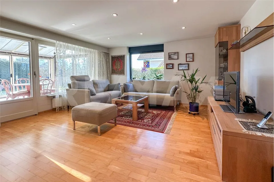 Detached single-family house with indoor pool and sauna