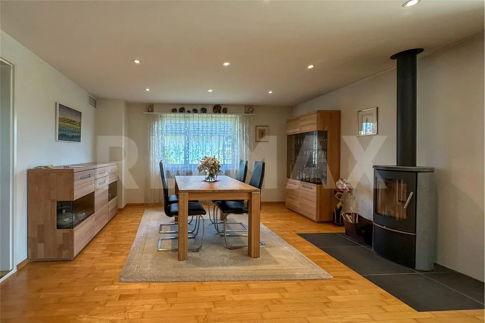 Detached single-family house with indoor pool and sauna