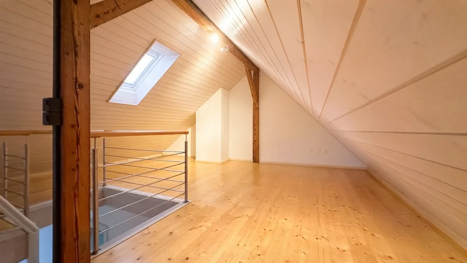 Einzigartige Dachwohnung mit Galerie im Breite-Quartier