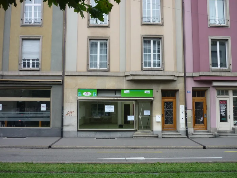 Ladenlokal / Büro mit Schaufenster + Balkon an guter Verkehrslage im Gundeli