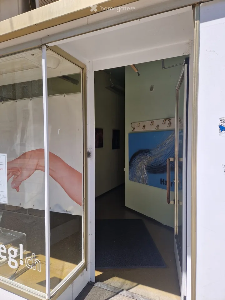 Ladenfläche / Studio / Salon / Gewerbe möbeliert (Parkplatz optional) ---> neuer Preis!