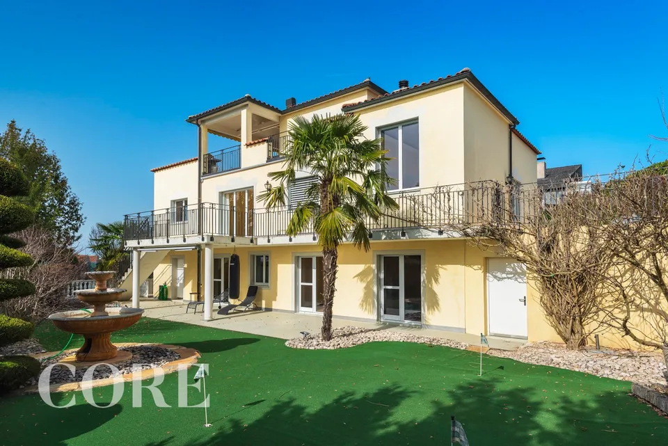 Family-friendly, sunny house with mountain view and privacy in a prime location