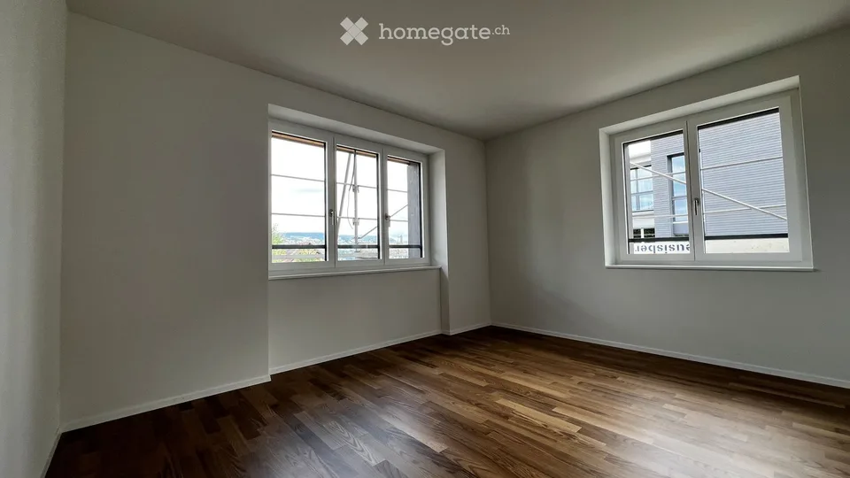 Helle 4-Zimmer-Wohnung mit Balkon und Sitzplatz in Thalwil