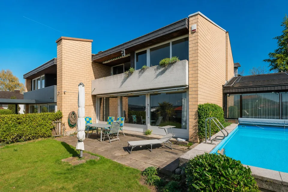 Maison avec piscine et vue panoramique dans un excellent emplacement