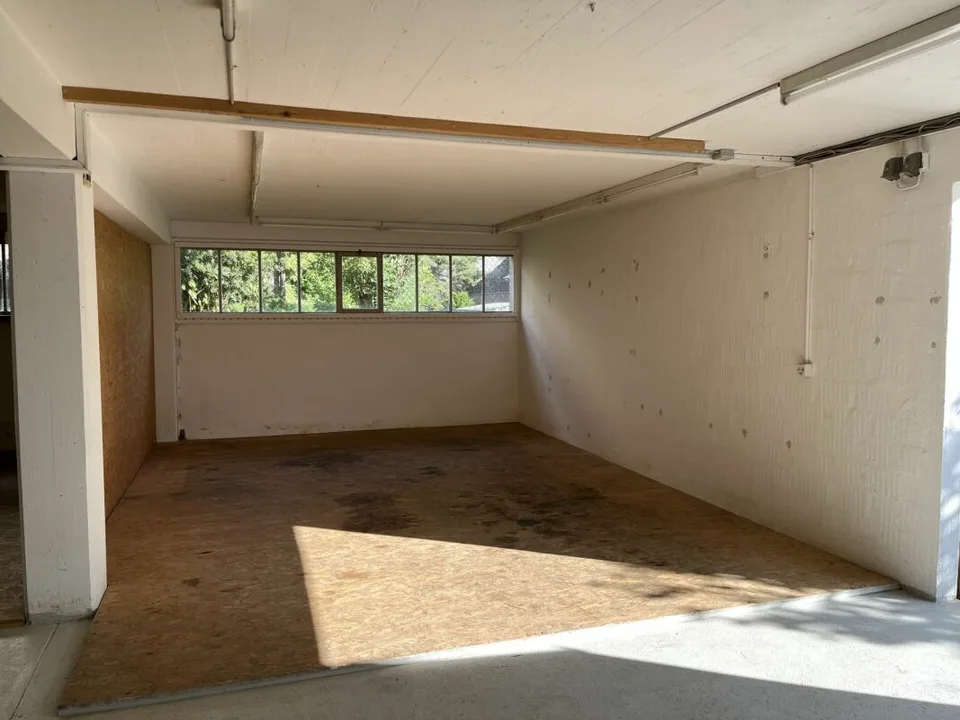 Beaucoup d'espace pour votre stockage ou votre hobby : 170 m² dans un emplacement central à Glattfelden à louer