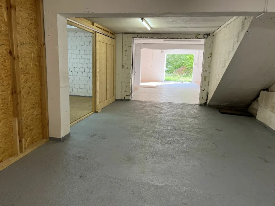 Beaucoup d'espace pour votre stockage ou votre hobby : 170 m² dans un emplacement central à Glattfelden à louer