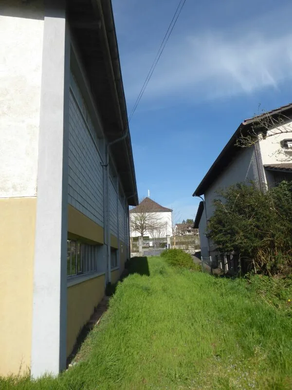 Beaucoup d'espace pour votre stockage ou votre hobby : 170 m² dans un emplacement central à Glattfelden à louer