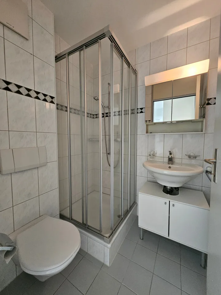 Charmant appartement de 4 pièces en mansarde dans un quartier calme de Laupersdorf