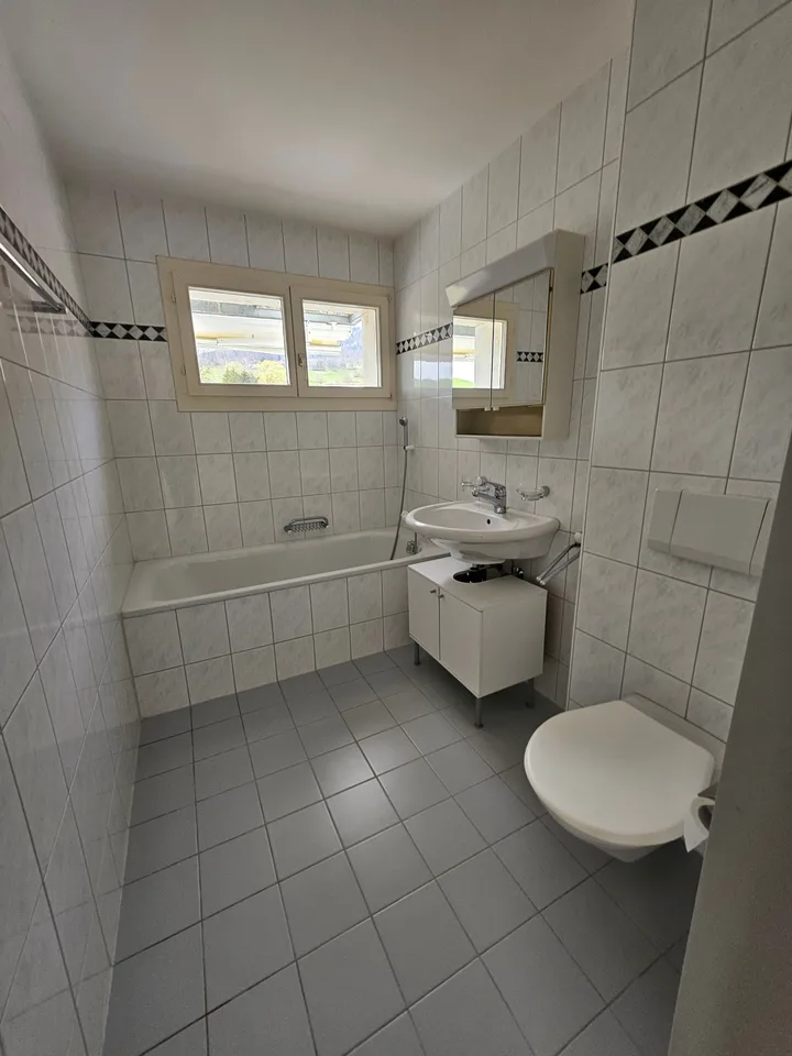 Charmant appartement de 4 pièces en mansarde dans un quartier calme de Laupersdorf