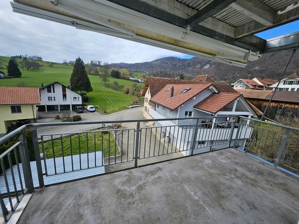 Charmant appartement de 4 pièces en mansarde dans un quartier calme de Laupersdorf