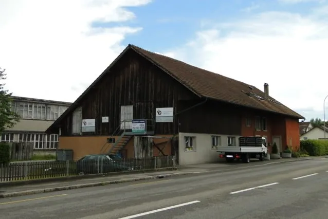 Maison familiale à rénover avec 10 appartements dans un emplacement très central