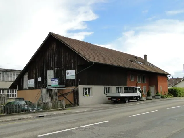 Maison familiale à rénover avec 10 appartements dans un emplacement très central