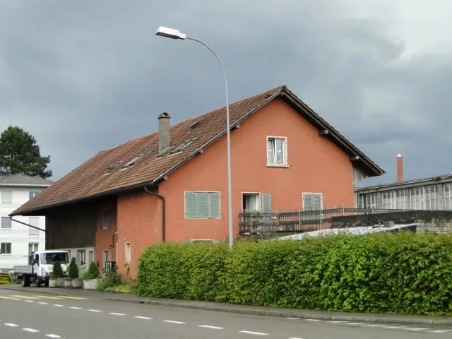 Maison familiale à rénover avec 10 appartements dans un emplacement très central