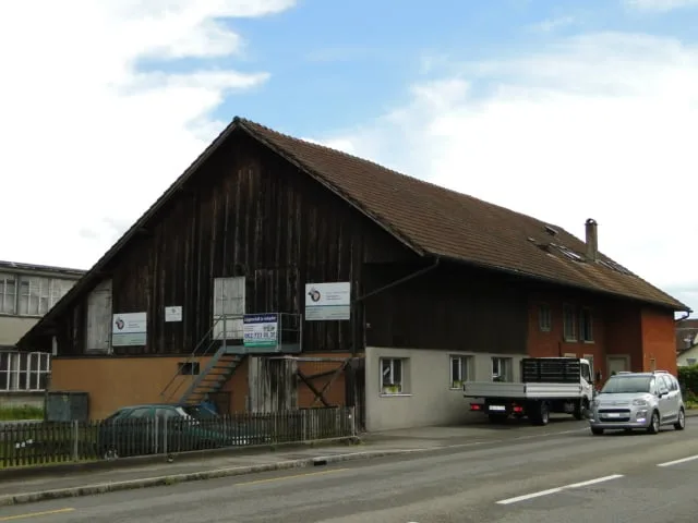 Maison familiale à rénover avec 10 appartements dans un emplacement très central