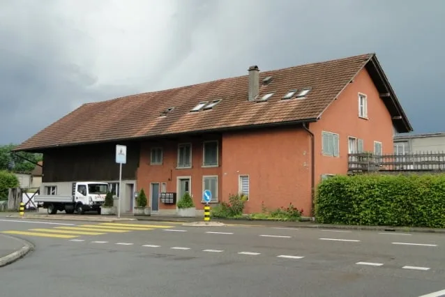 Maison familiale à rénover avec 10 appartements dans un emplacement très central