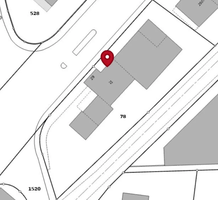 Maison familiale à rénover avec 10 appartements dans un emplacement très central