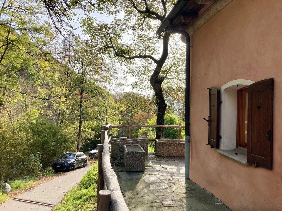 Tessin, Brione s/Minusio, Val Resa - Rustico rénové avec jardin