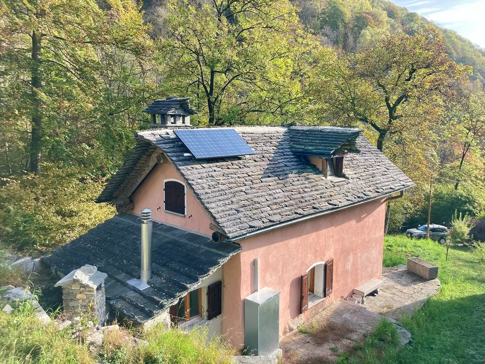 Brione s/Minusio, Val Resa - 2 Rustici mit Grundstück, renoviert