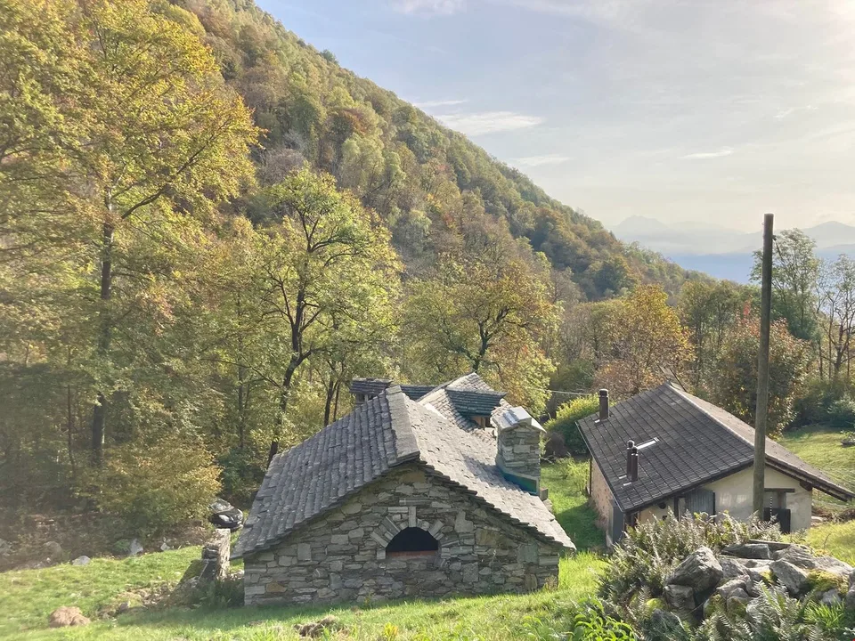 Brione s/Minusio, Val Resa - 2 Rustici mit Grundstück, renoviert