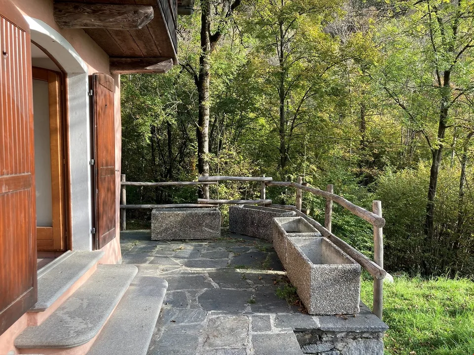 Brione s/Minusio, Val Resa - 2 Rustici mit Grundstück, renoviert