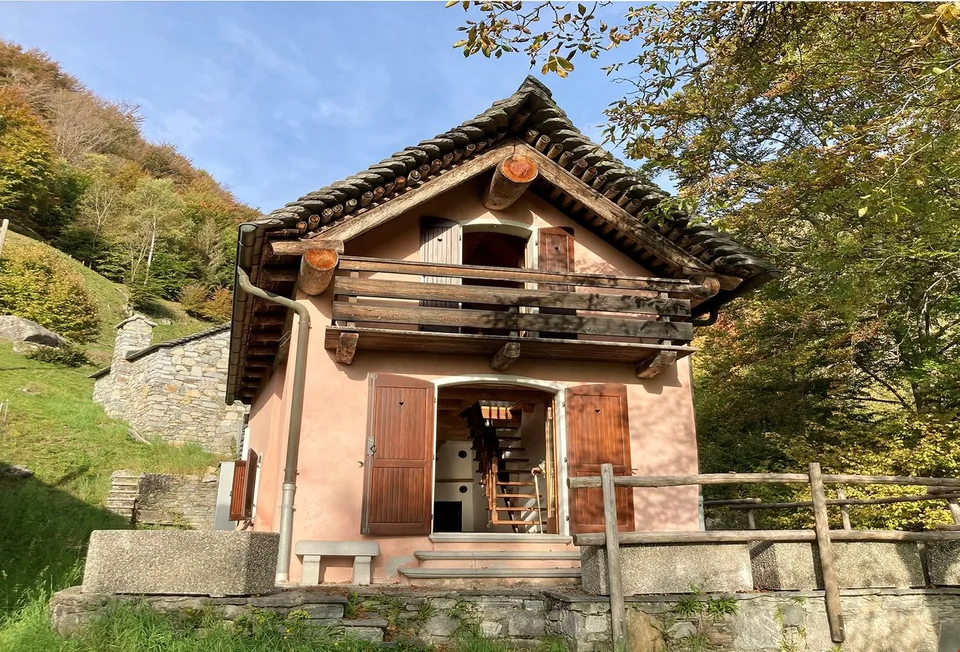 Brione s/Minusio, Val Resa - 2 Rustici mit Grundstück, renoviert
