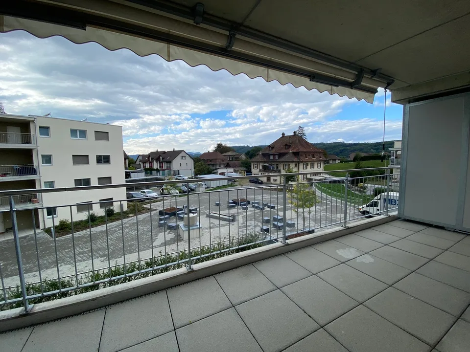 Modern 2.5-room apartment with balcony in Safenwil