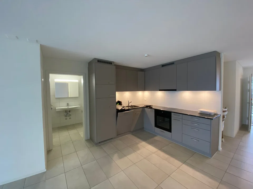 Modern 2.5-room apartment with balcony in Safenwil