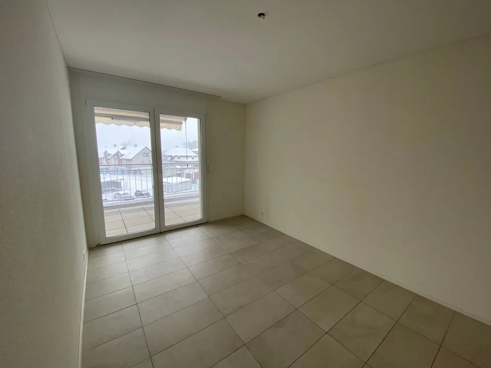 Modern 2.5-room apartment with balcony in Safenwil