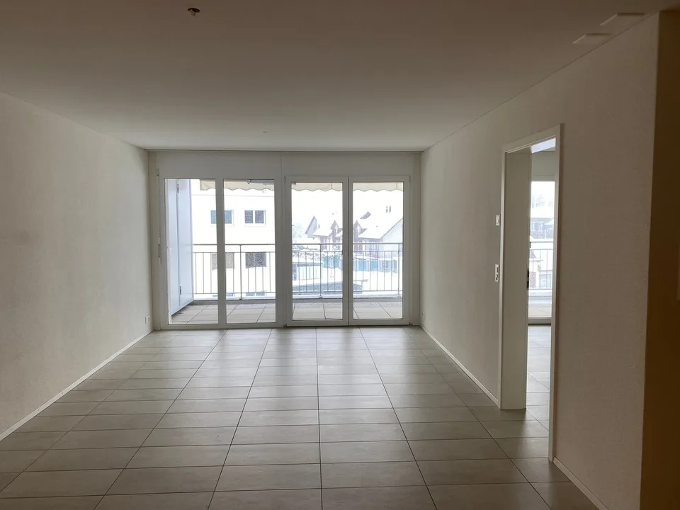 Modern 2.5-room apartment with balcony in Safenwil