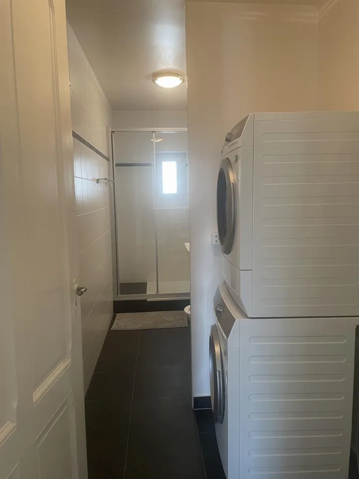 GROSSES 2.5 ZIMMER MOBILIERT MIT SEEBLICK